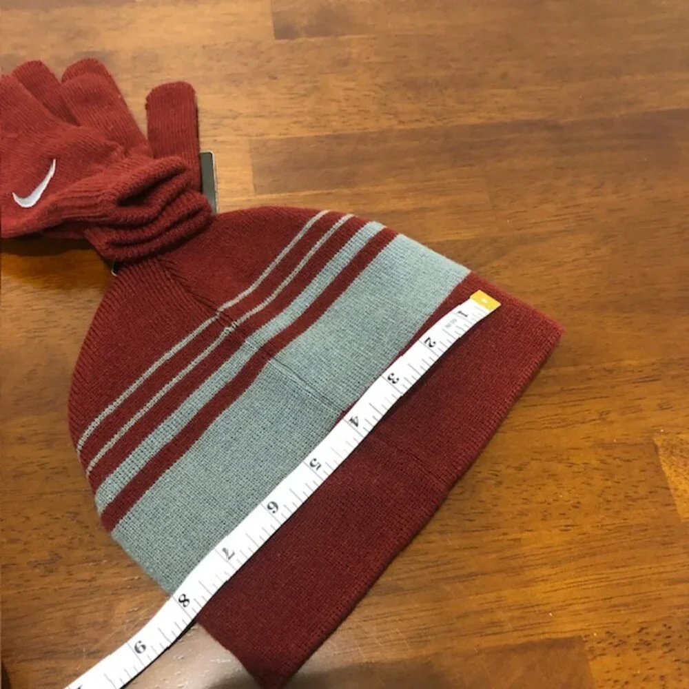 Nike Kids Youth Beanie Hat and Gloves Set NWT.